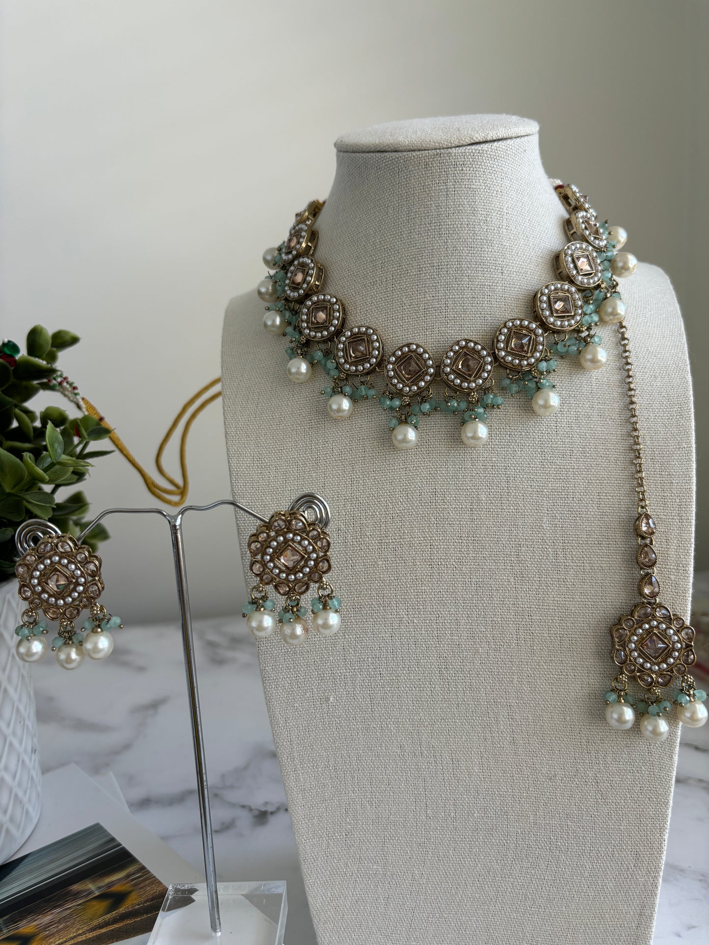 Shruti necklace set