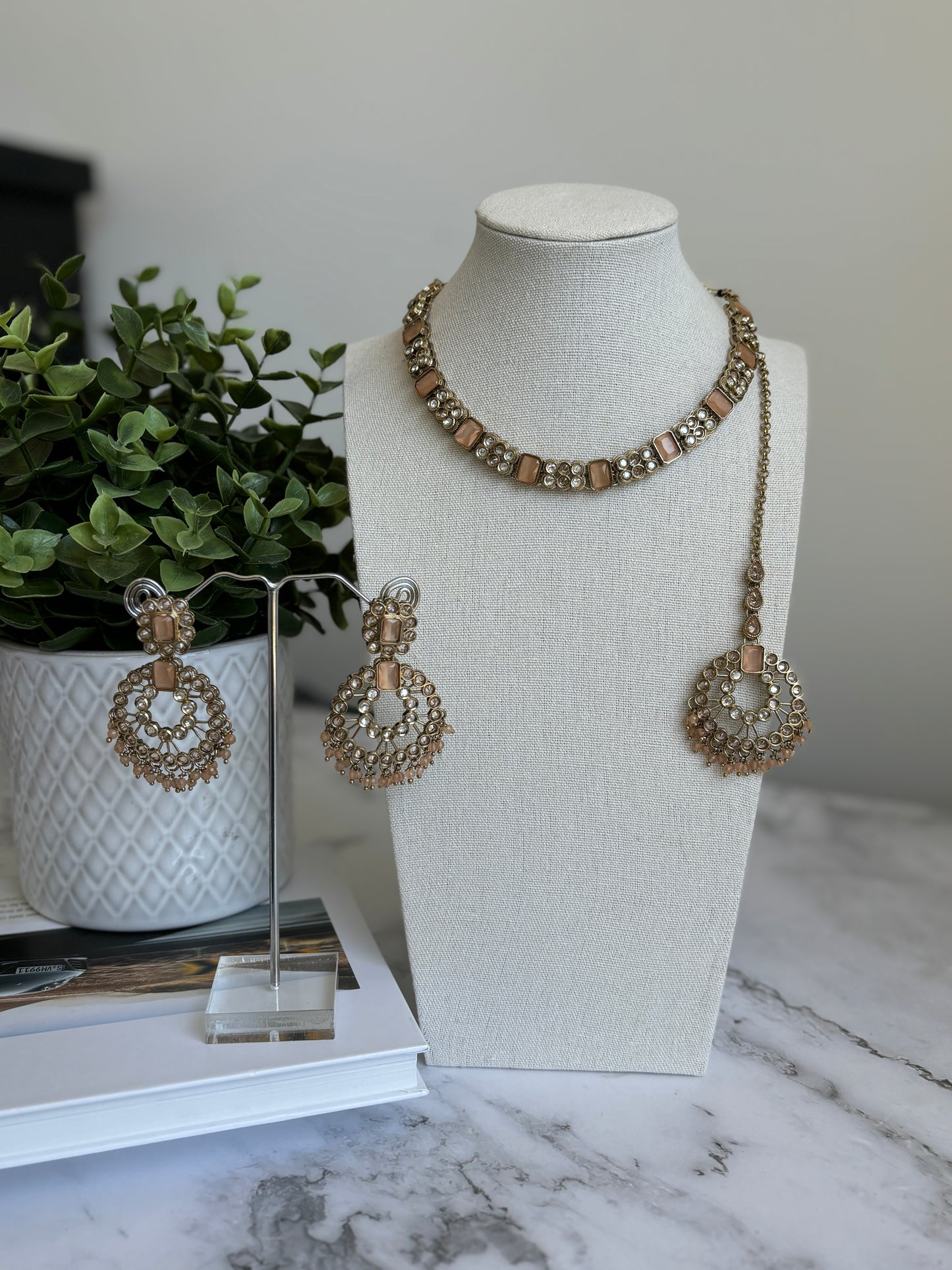 Vindya necklace set