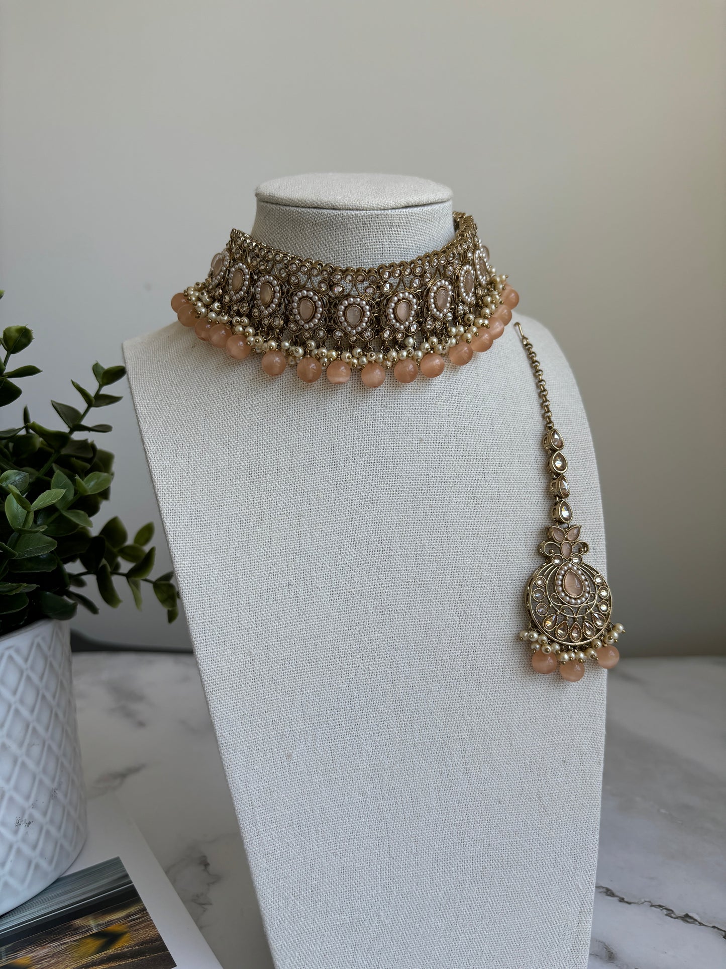 Arohi Choker Set