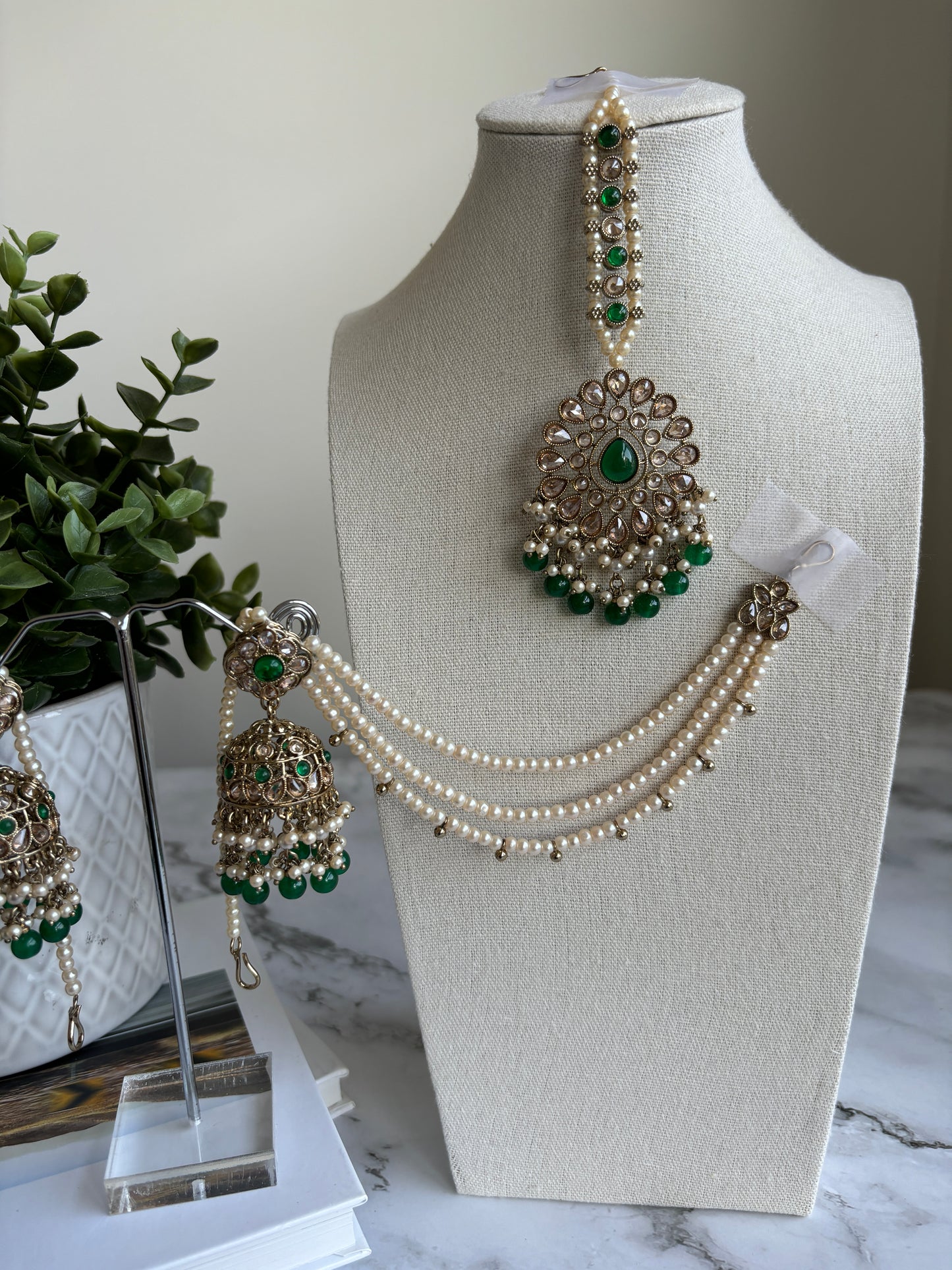 Mehga Jhumki Earrings Tikka (green)