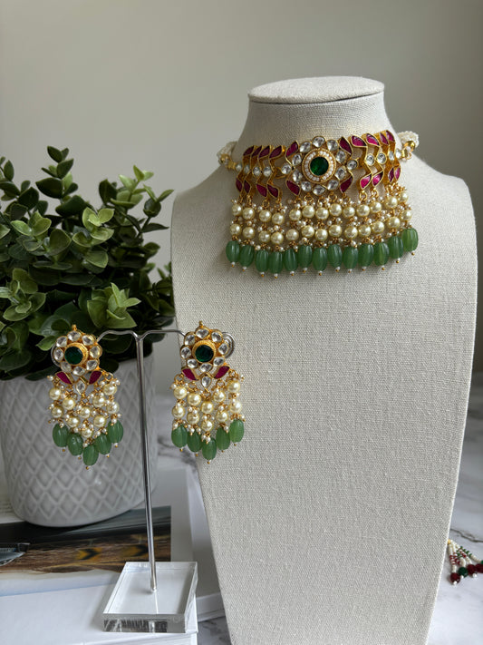 Suhana Pachi Kundan Set