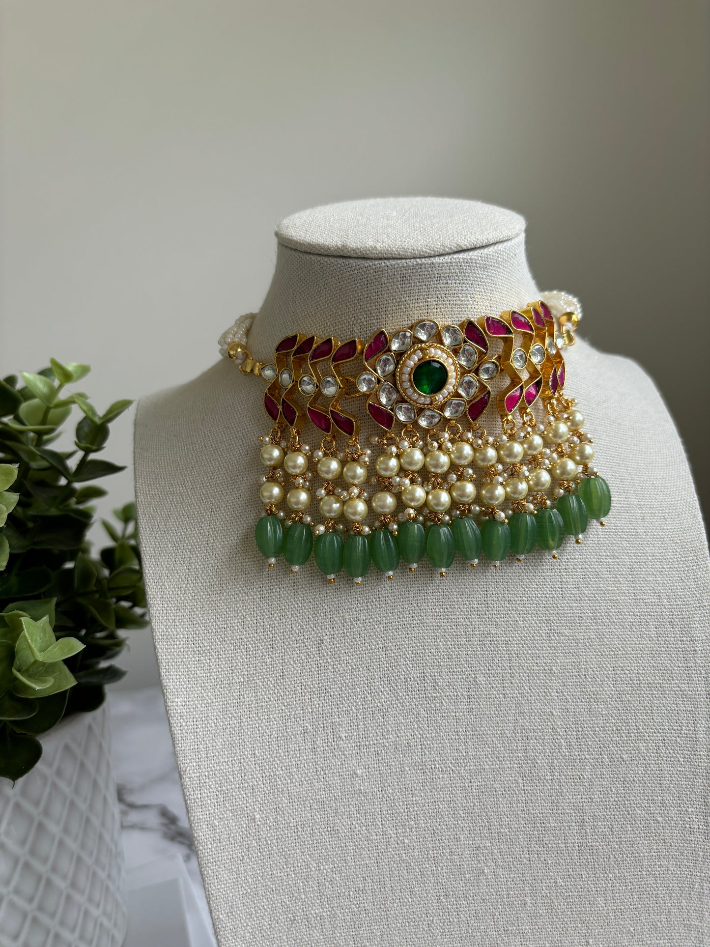 Suhana Pachi Kundan Set