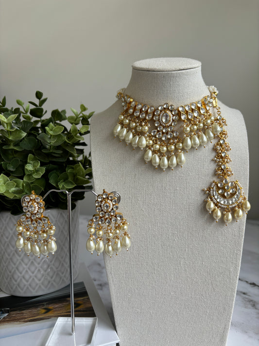 Nitika Pachi Kundan Set