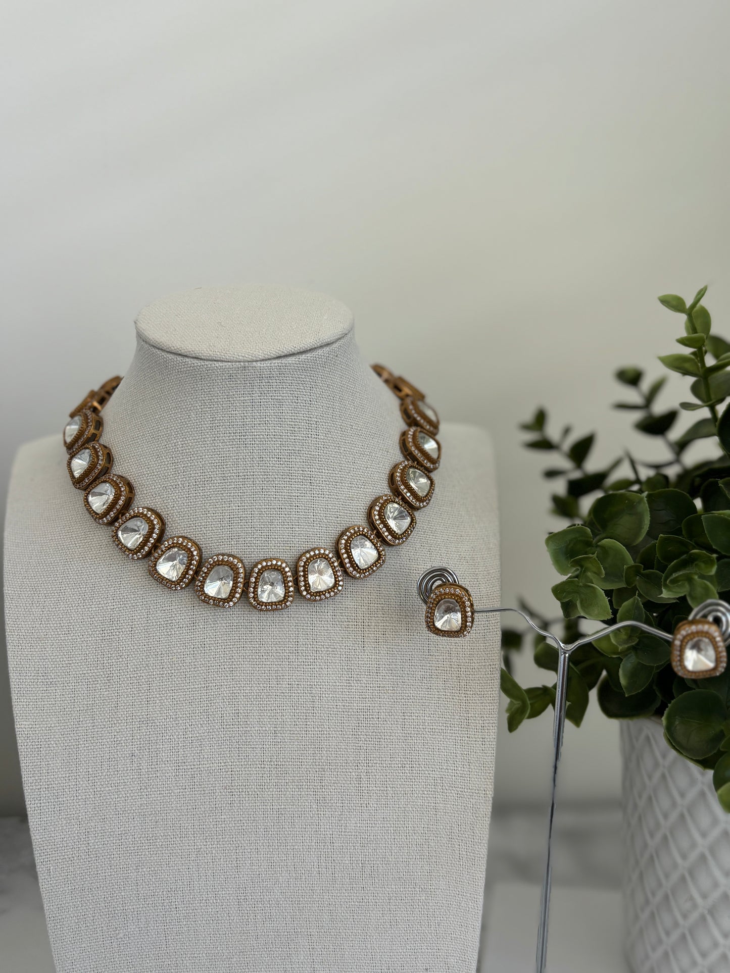 Harjot necklace set