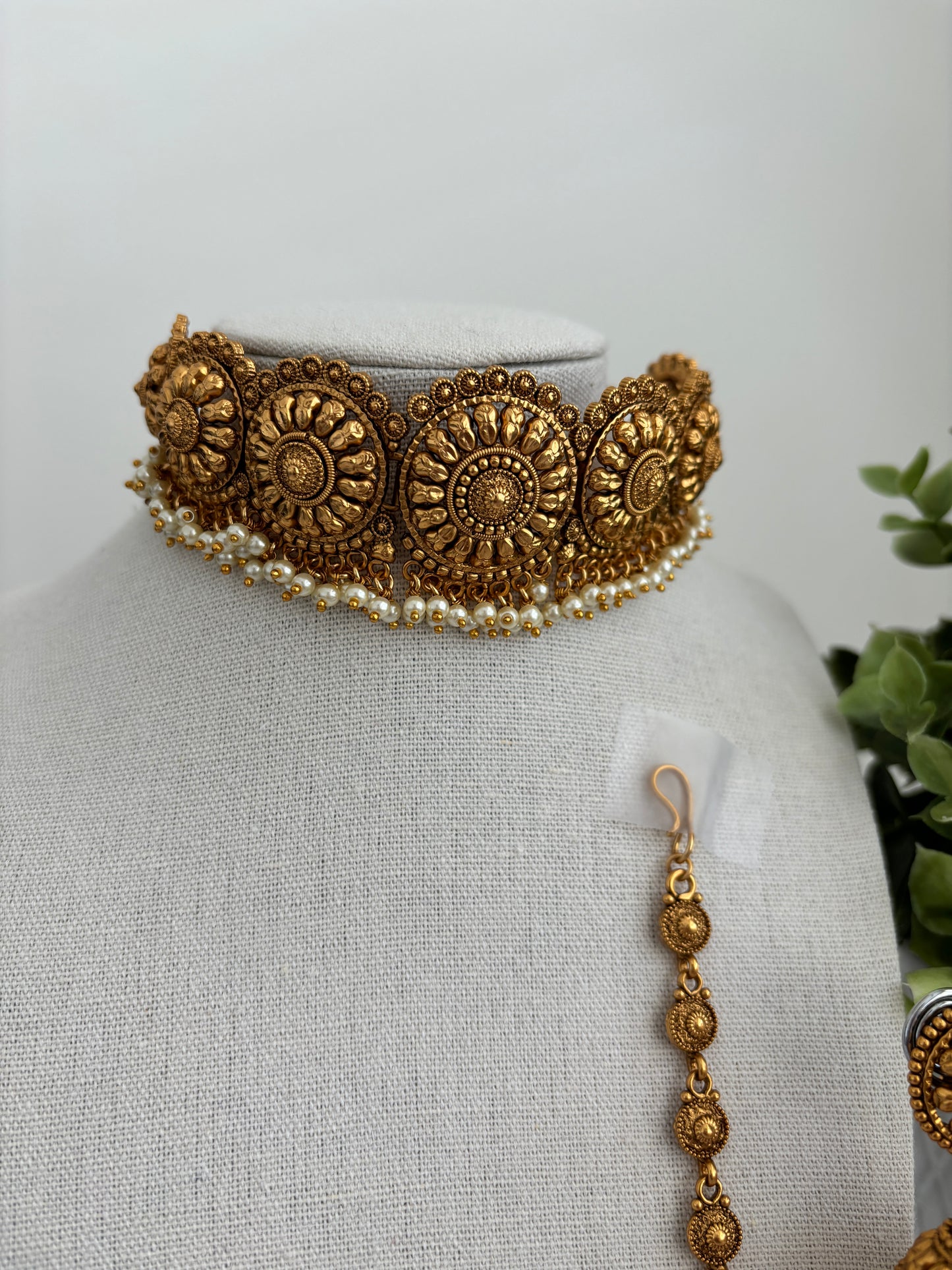 Preet  Gold Plated Choker Set