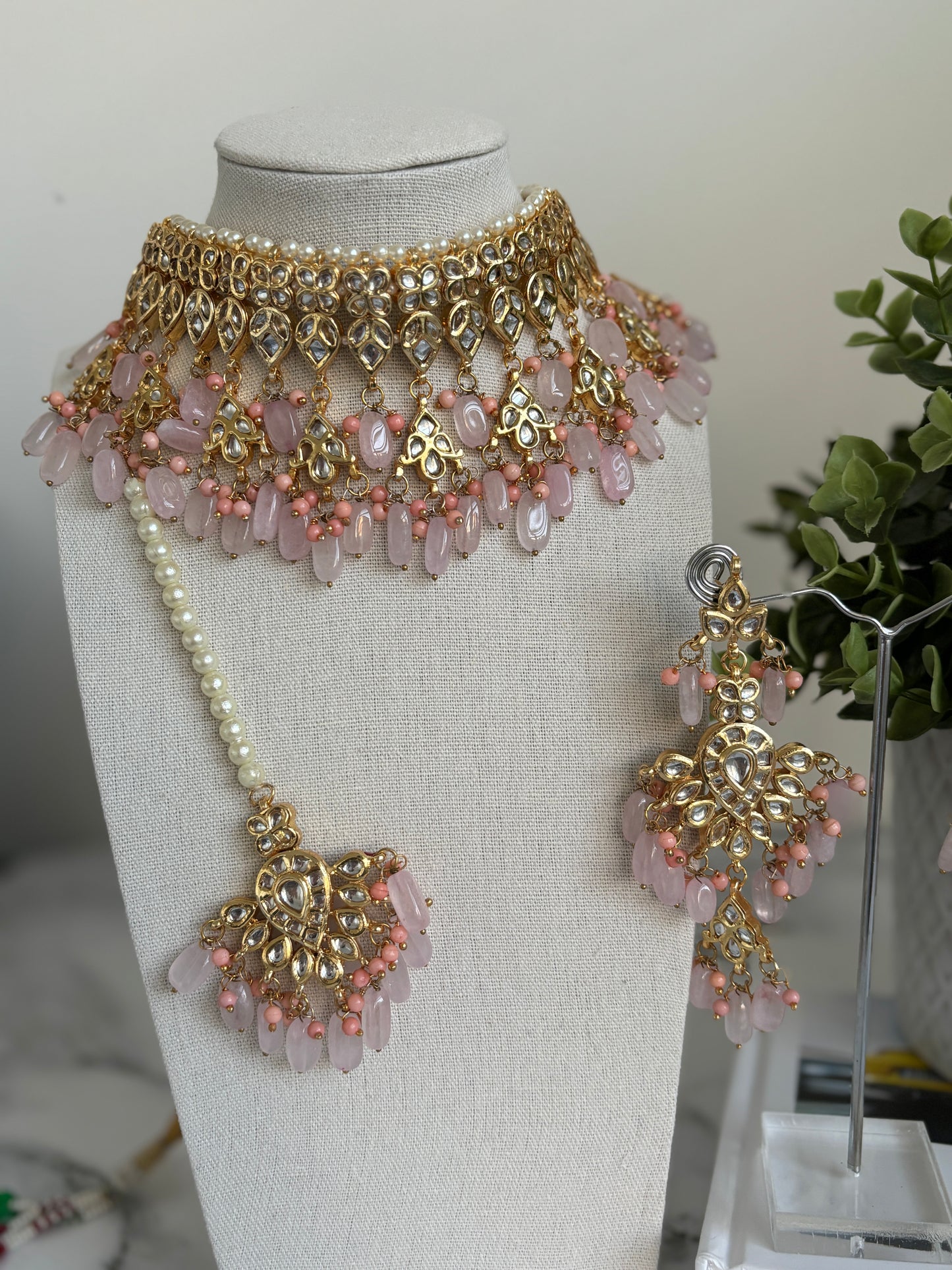 Tanya Kundan choker set