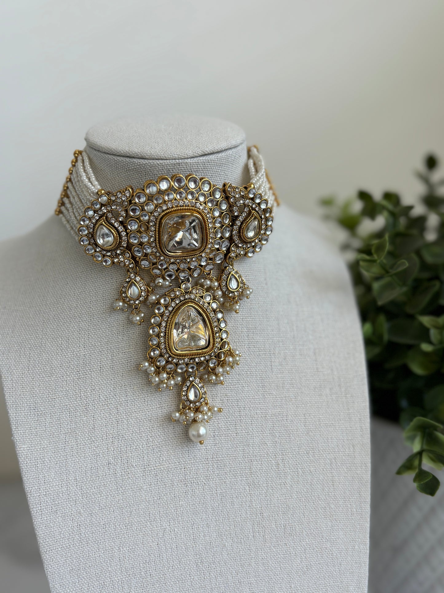 Aarya Kundan Choker Set