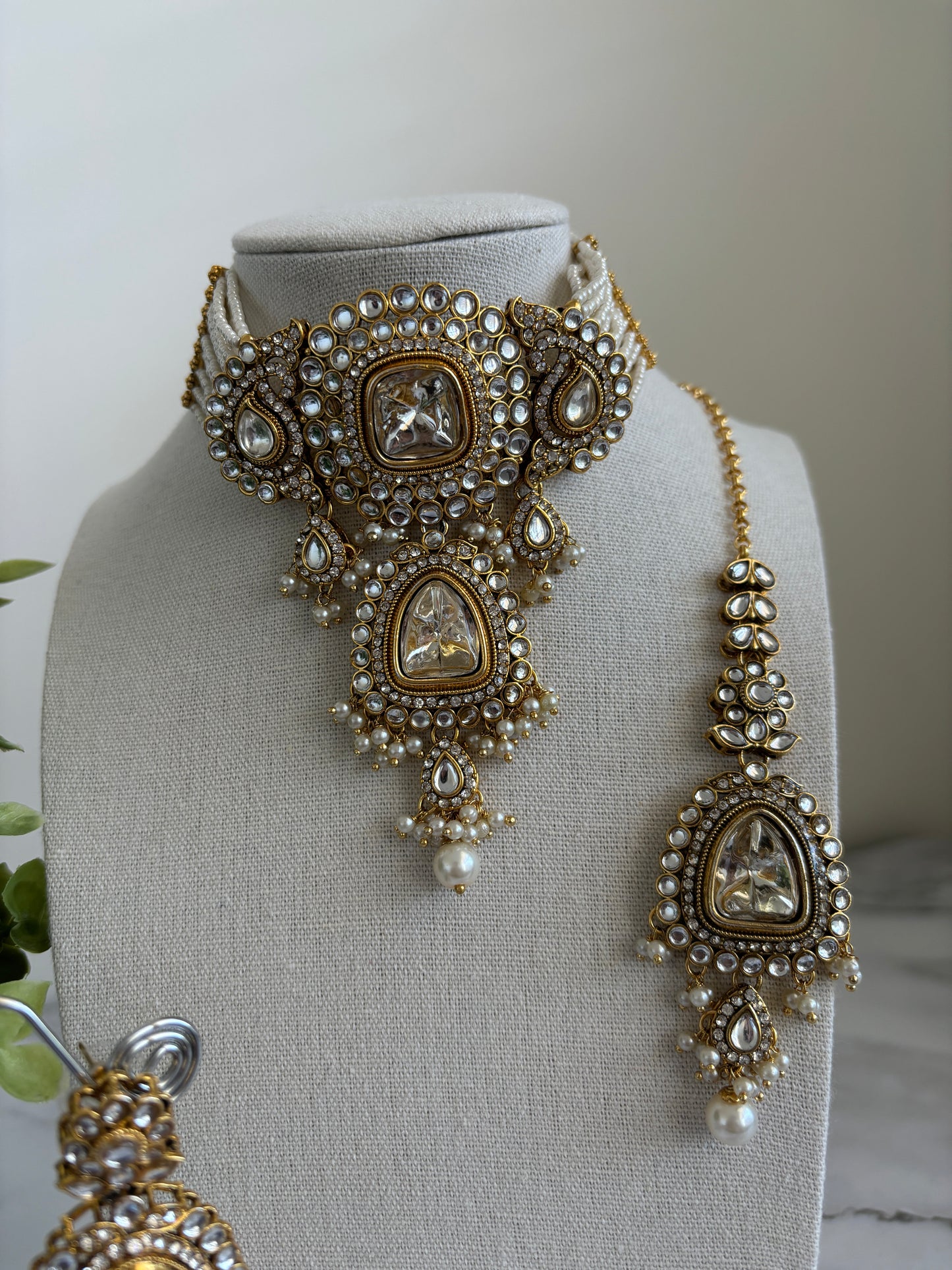 Aarya Kundan Choker Set