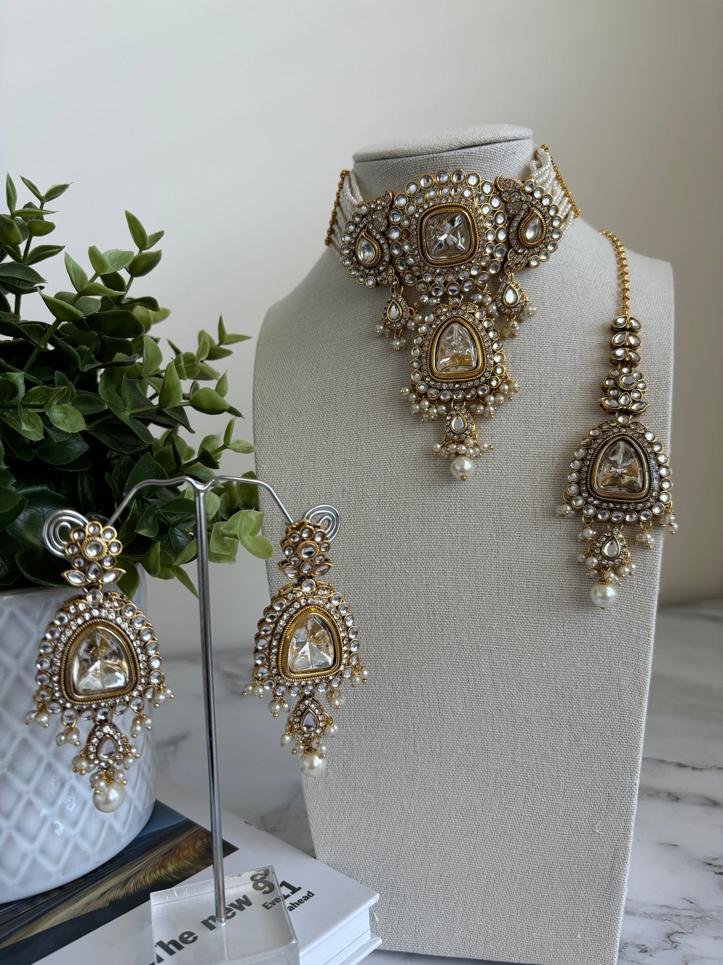 Aarya Kundan Choker Set