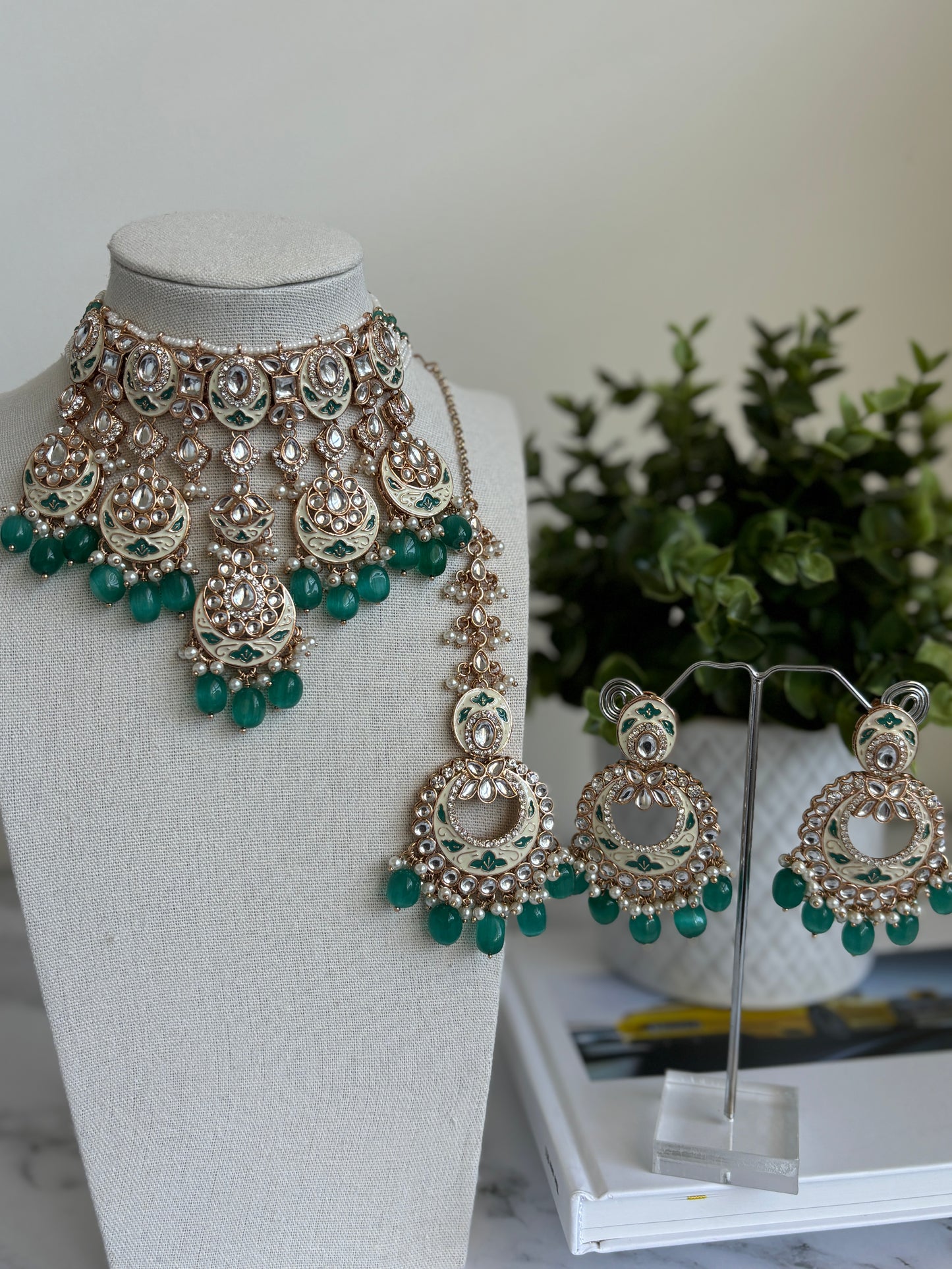 Aman Kundan Meena Choker Set